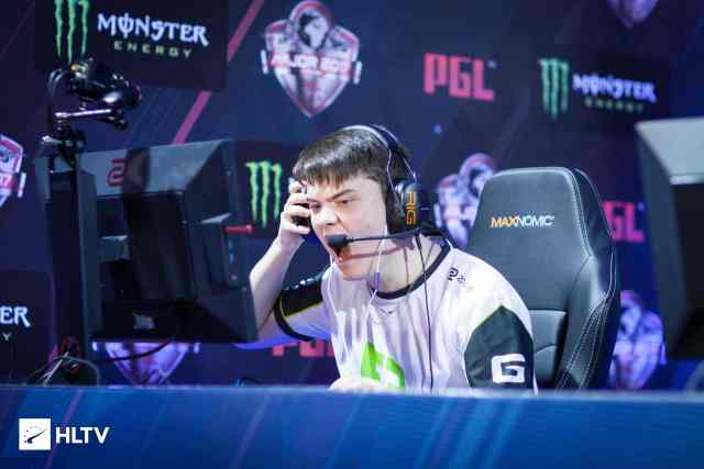 TA：球员版长袖球衣全面回归，实现从性能到美学的个性表达