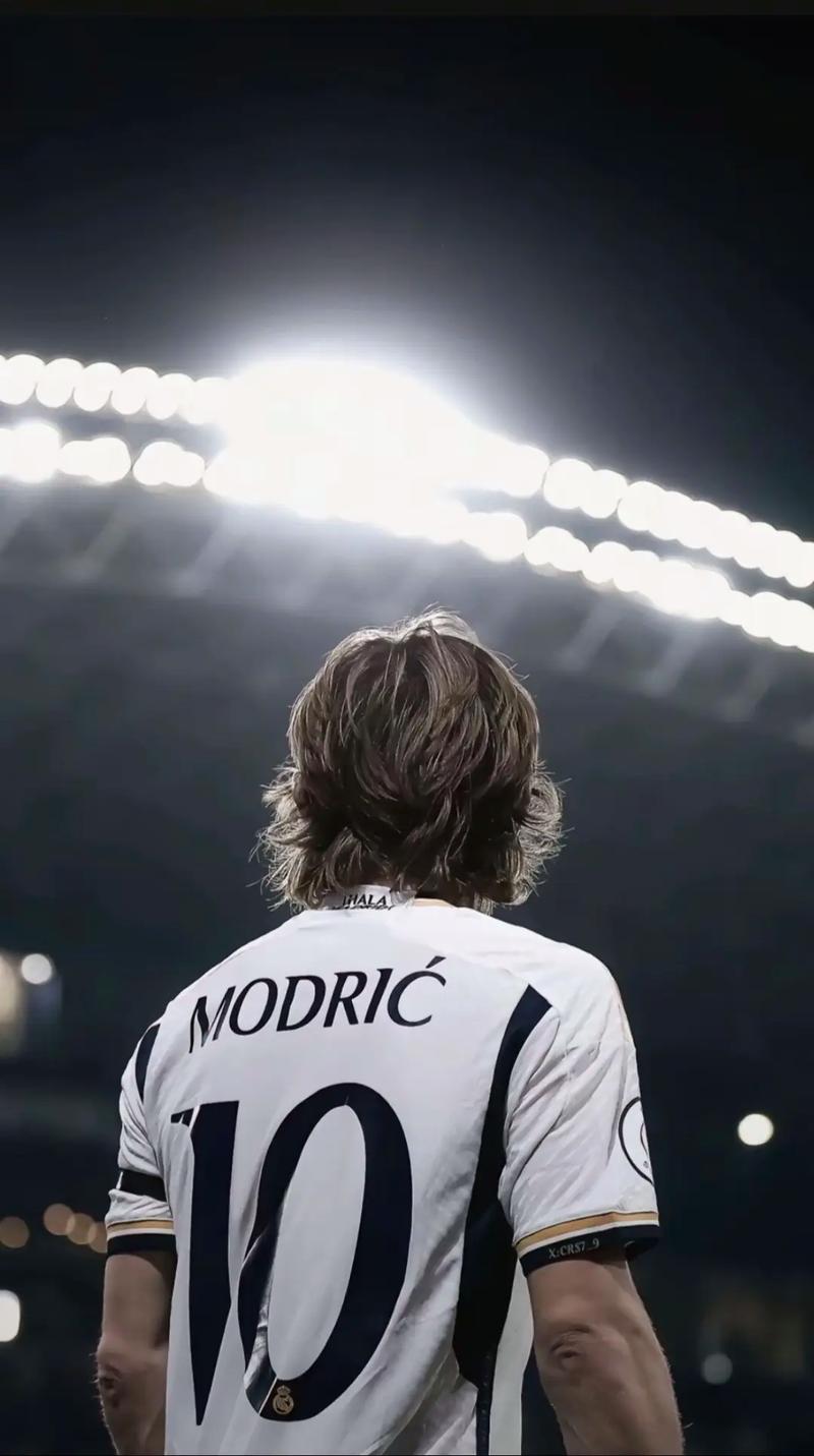 图片报：阿德耶米想在续约合同加解约条款，曼联接触其经纪人