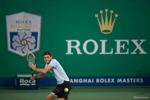 欧冠积分榜分析：小组晋级形势紧张,