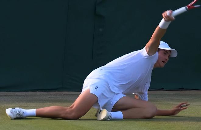 国家德比维尼修斯不满被换后，阿隆索让米利唐去跟他谈谈