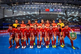 锦标赛里的“二选一”：该追求ITM进钱圈，还是追求冠军？（锦标赛中的抉择：是稳进钱圈，还是冲击冠军？）